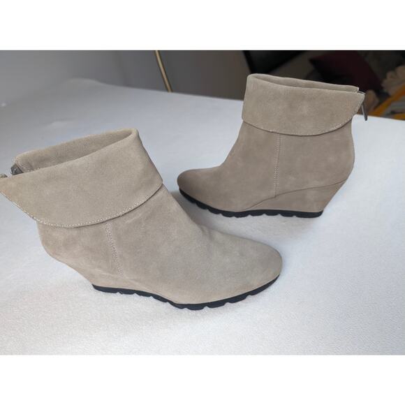 Steven by Steve Madden Boot‎  Berkli Suede Taupe Wedge Size 8.5 Bootie Back zip - Picture 5 of 9